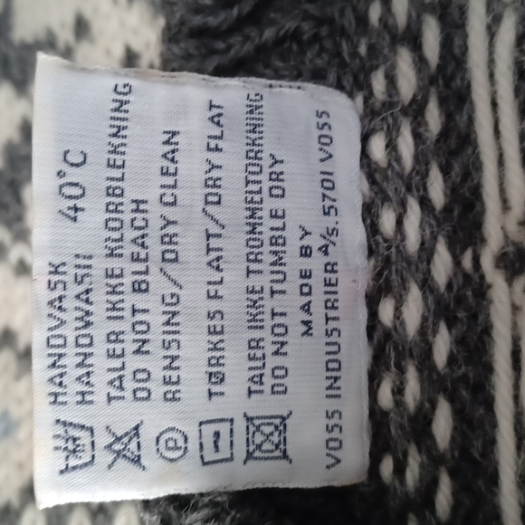 Vintage Voss Pure Wool Sweater - Picture 5 of 5